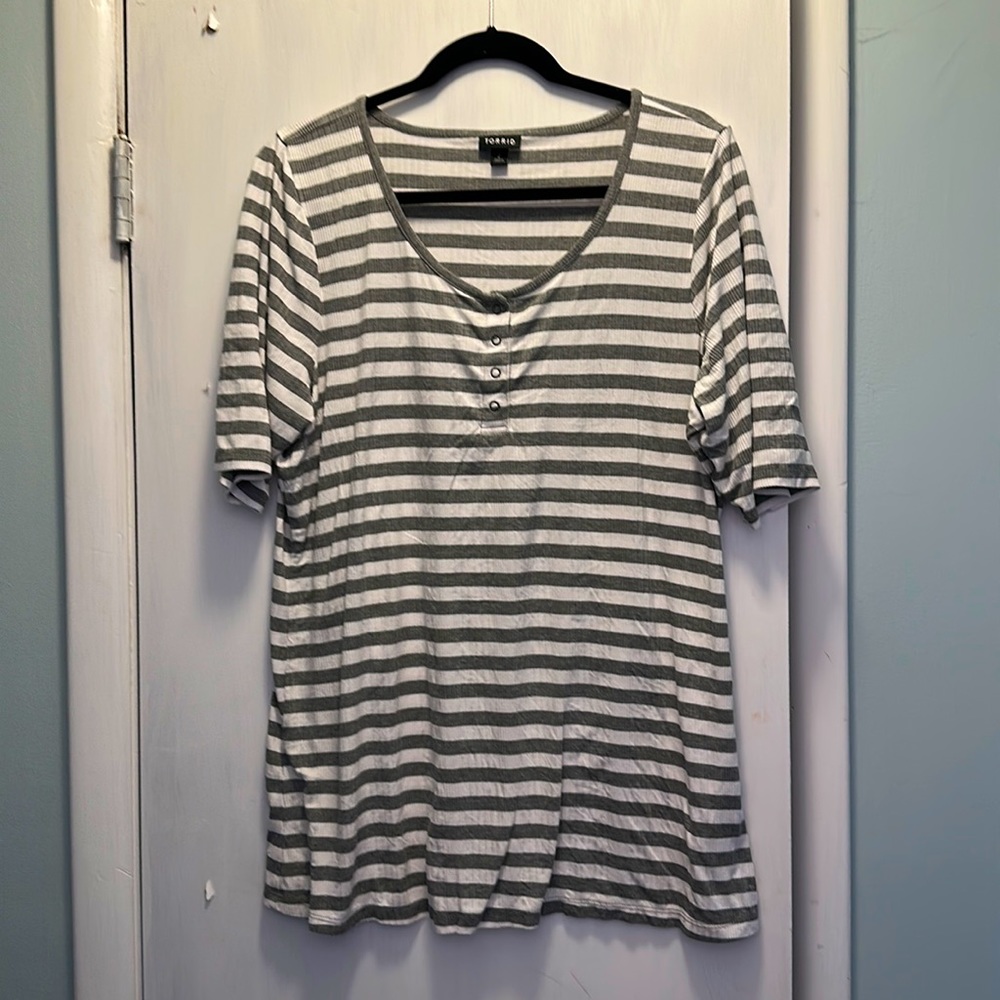 Torrid Henley White and Grey Striped Short Sleeved Shirt